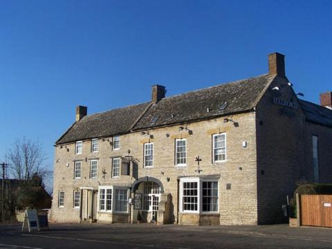Where to Stay in Warwickshire: 4 Best Luxury Hotels