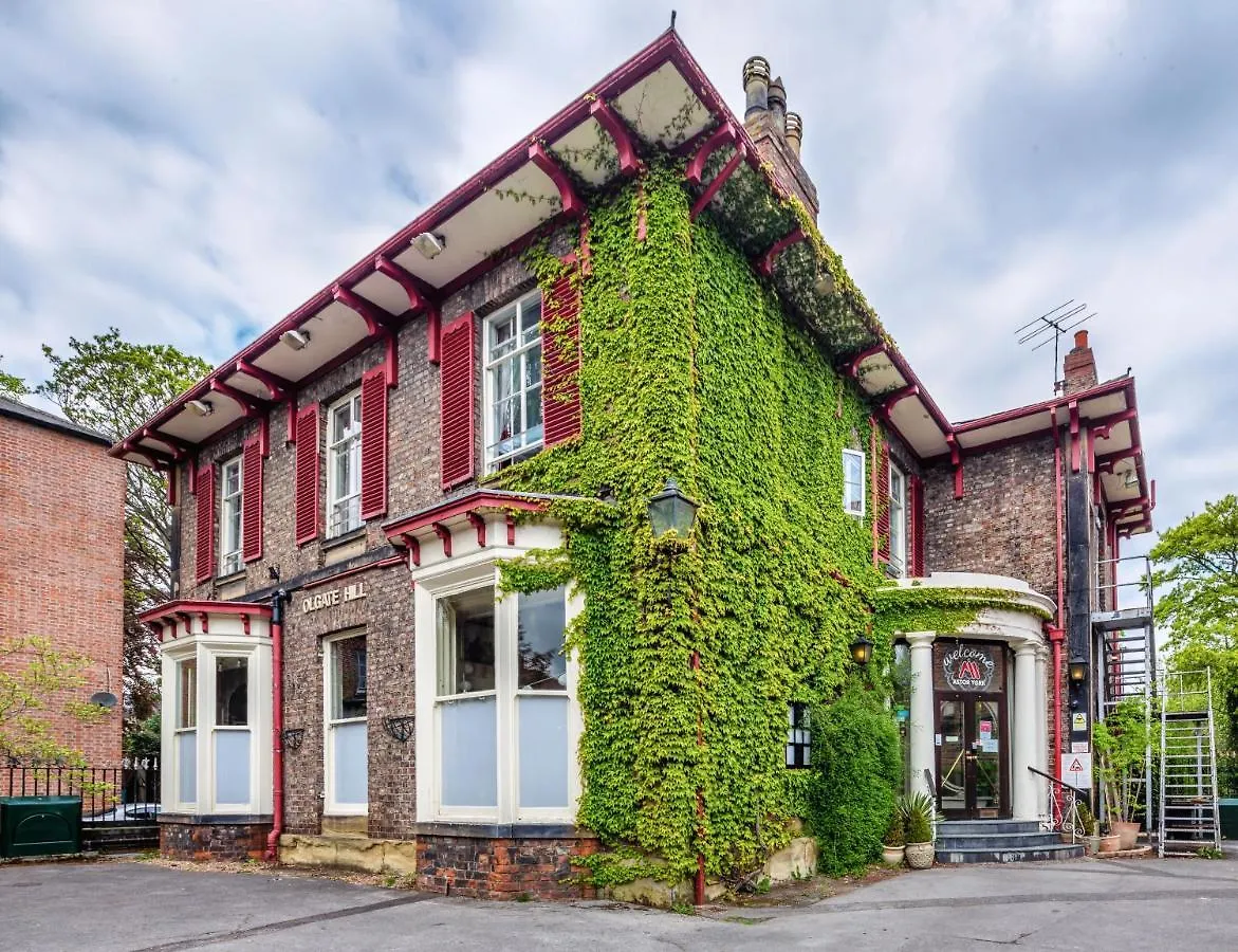 Where to Stay Near York Baptist Church: 4 Leisure Hotels Compared