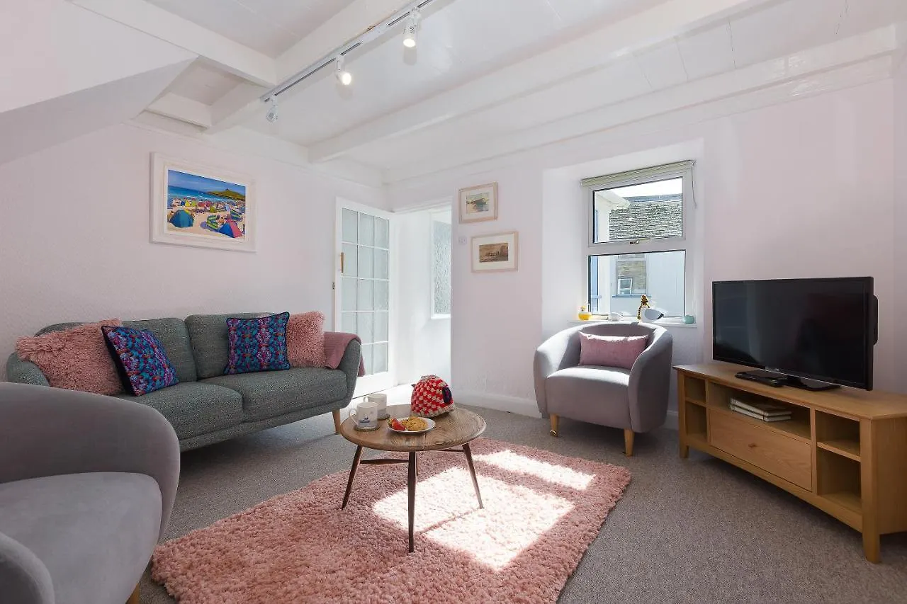 Staying Near Carbis Bay: 6 Central St Ives Hotels Compared