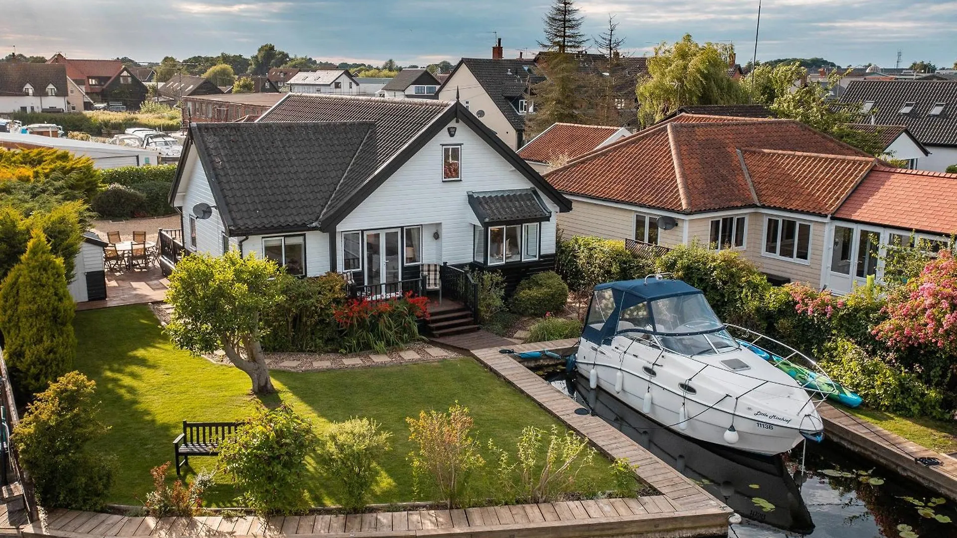 4 Smart Cottages Near Hoveton Hall Gardens Worth Booking