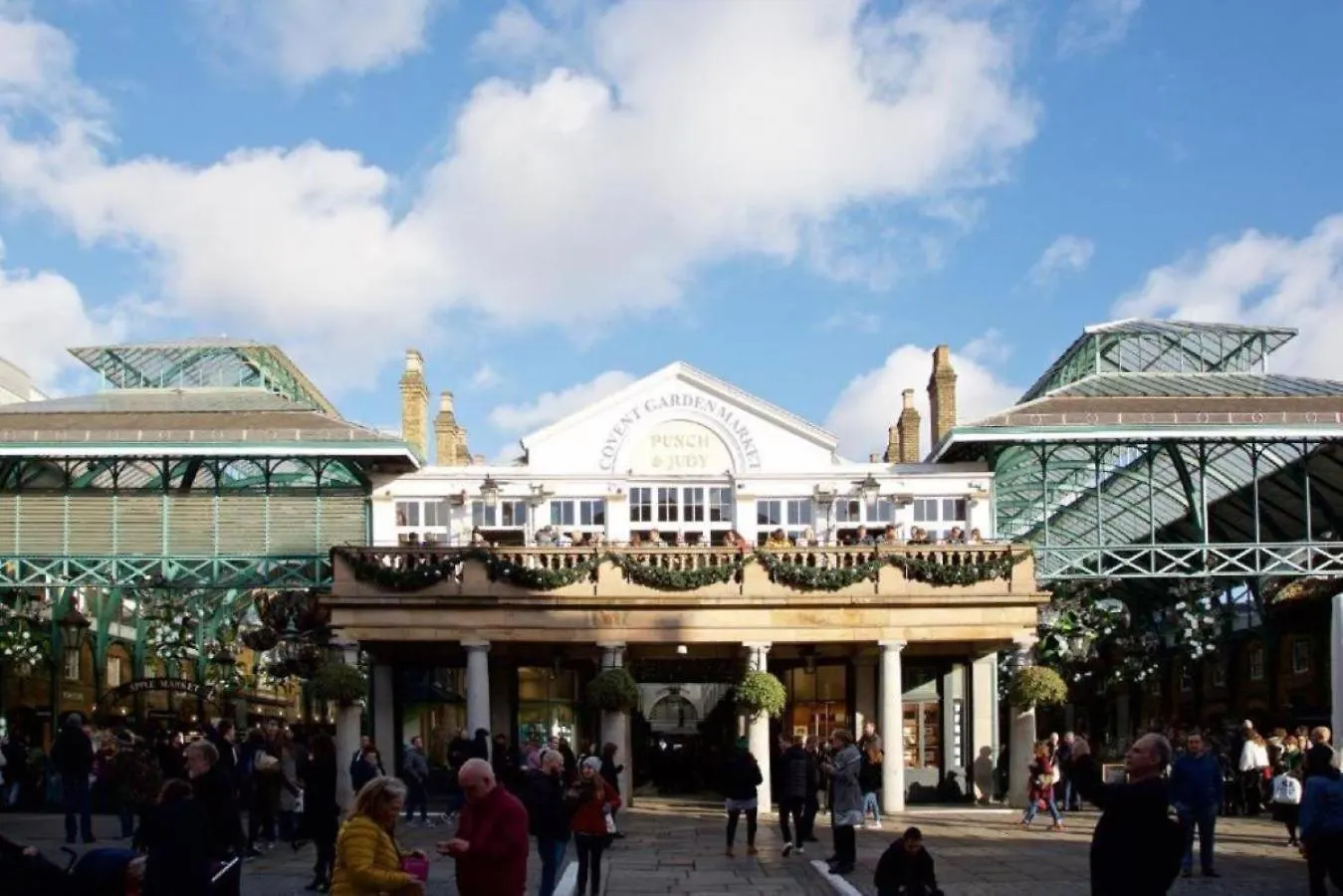 9 Smart Central Hotels in The Strand Worth Booking