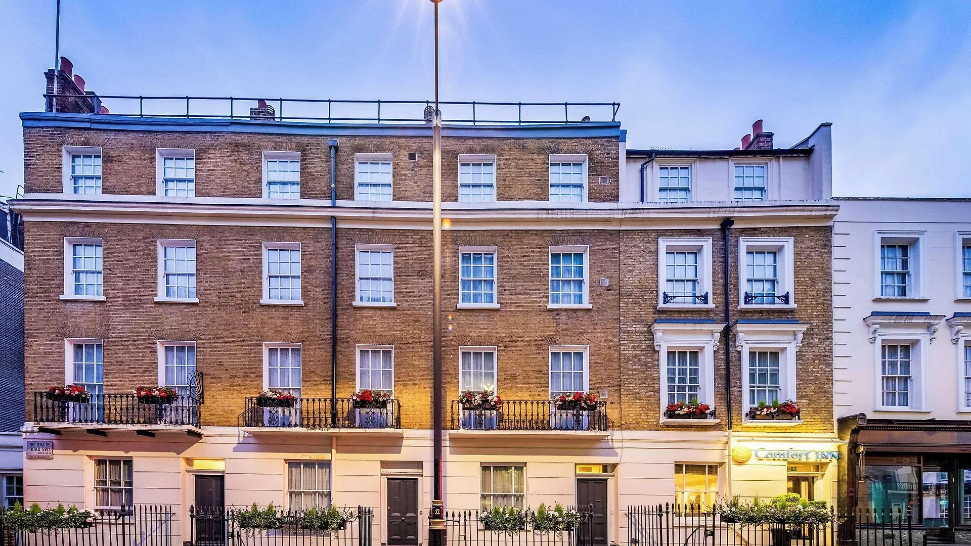 15 Historical Hotels in Central London Worth Booking