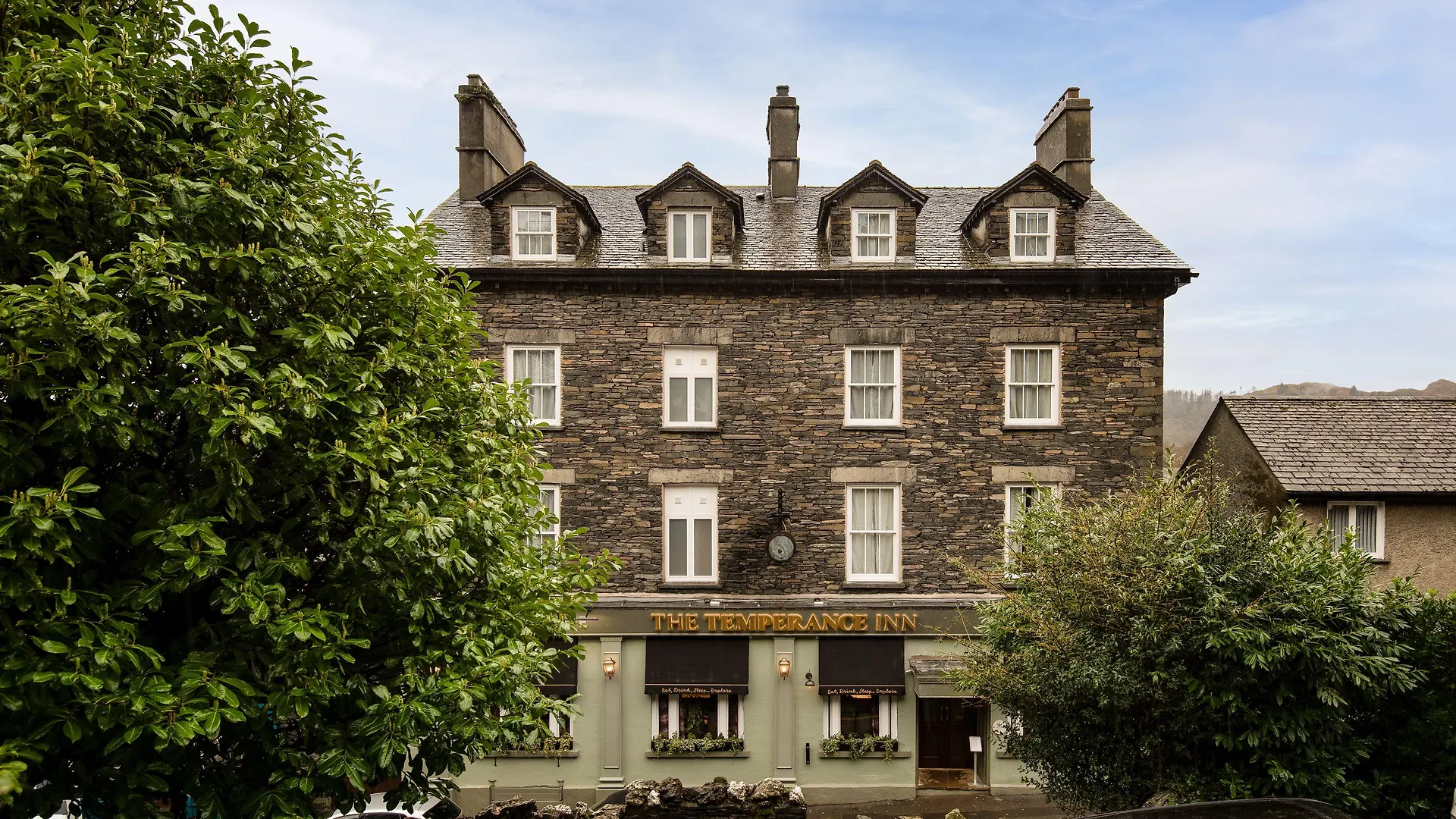 14 Central Hotels Near Stagshaw Garden That Deliver