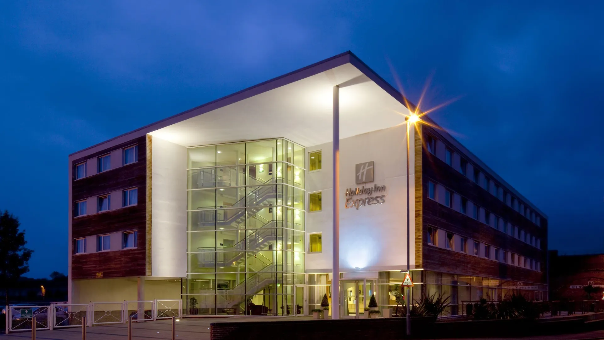 15 Hotels Near Cheshire Oaks Designer Outlet Worth Booking