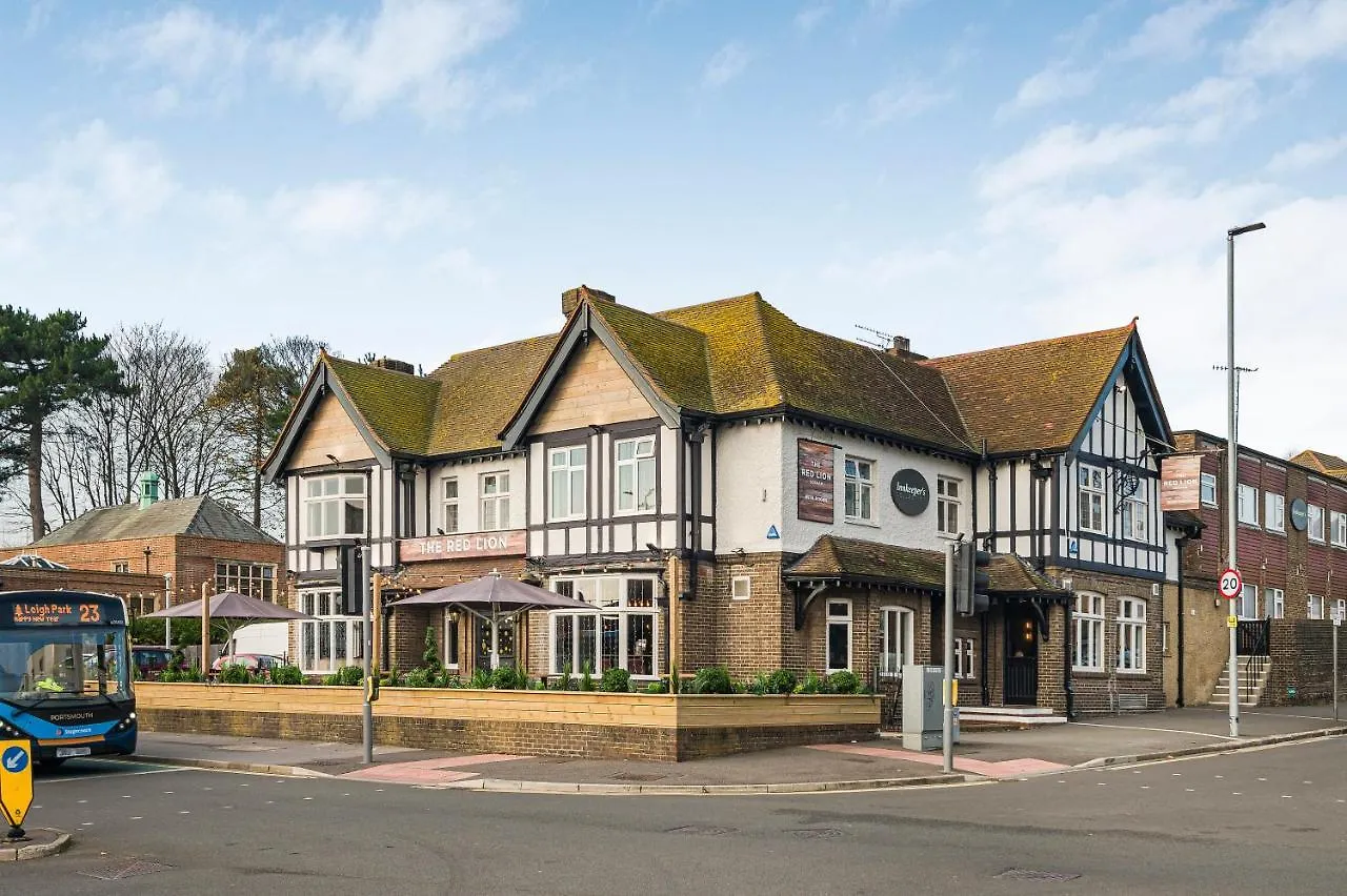 7 Family Hotels Near Cascades Shopping Centre Worth Booking