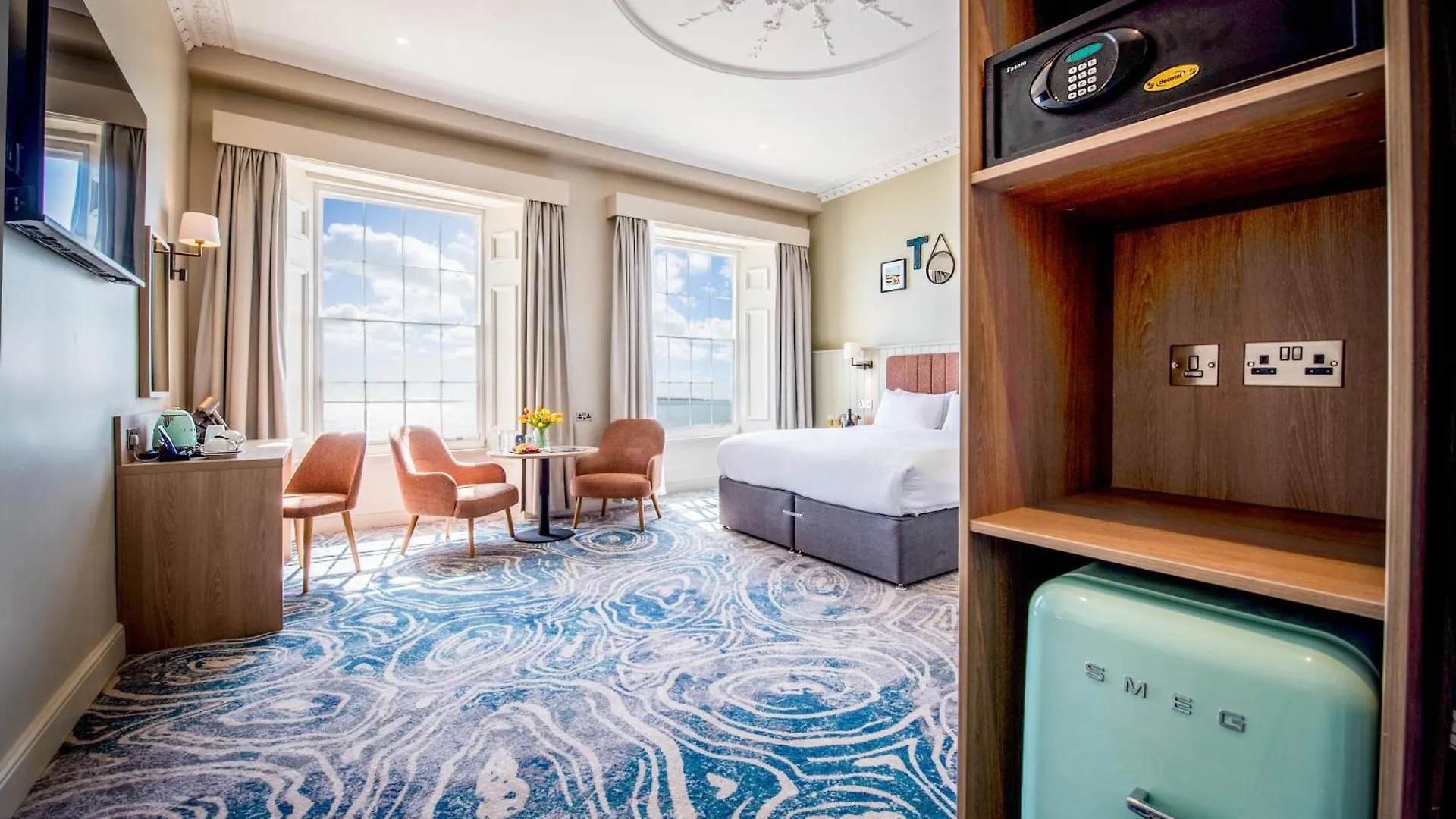 8 Smart Central Hotels Near Tenby Golf Club to Book
