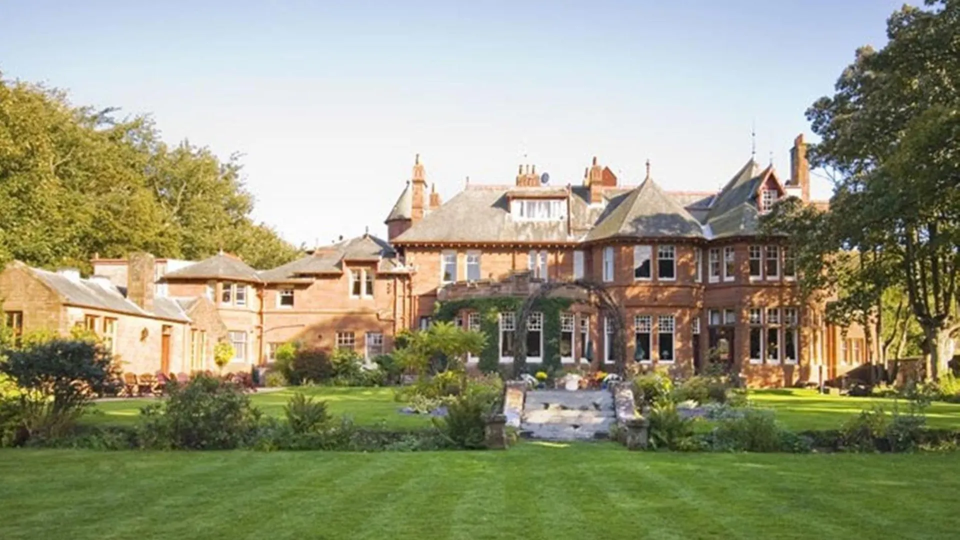 7 Smart Airport Hotels Near Ayr Seafront Playpark