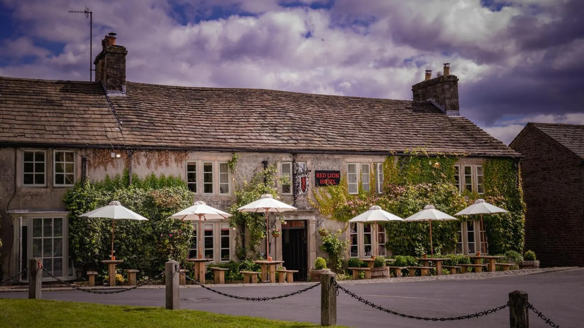 12 Romantic Hotels in North Yorkshire Worth Booking
