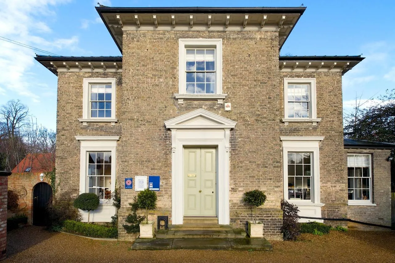 15 Highly Rated Comfort Hotels in England Worth Booking