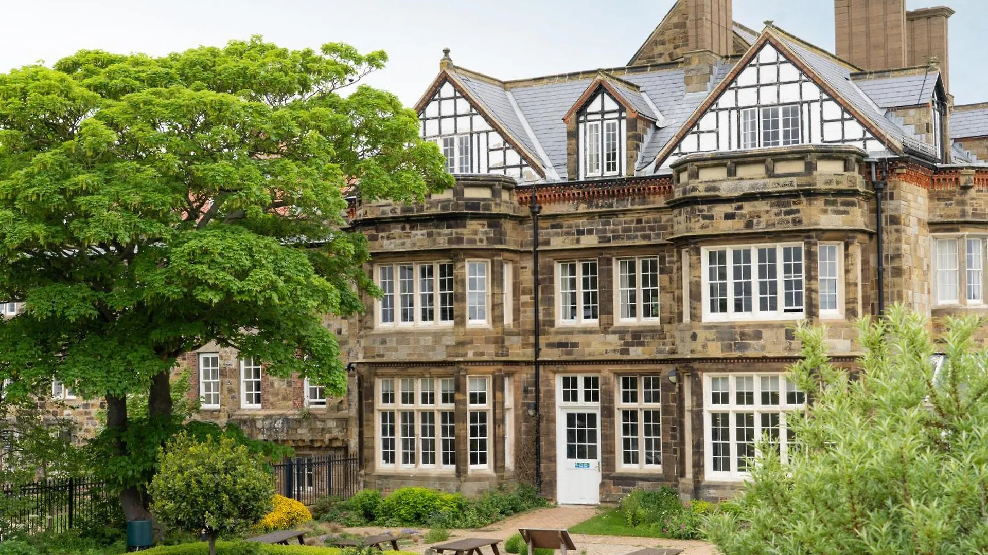 15 Central Whitby Stays Close to The Whitby Wizard