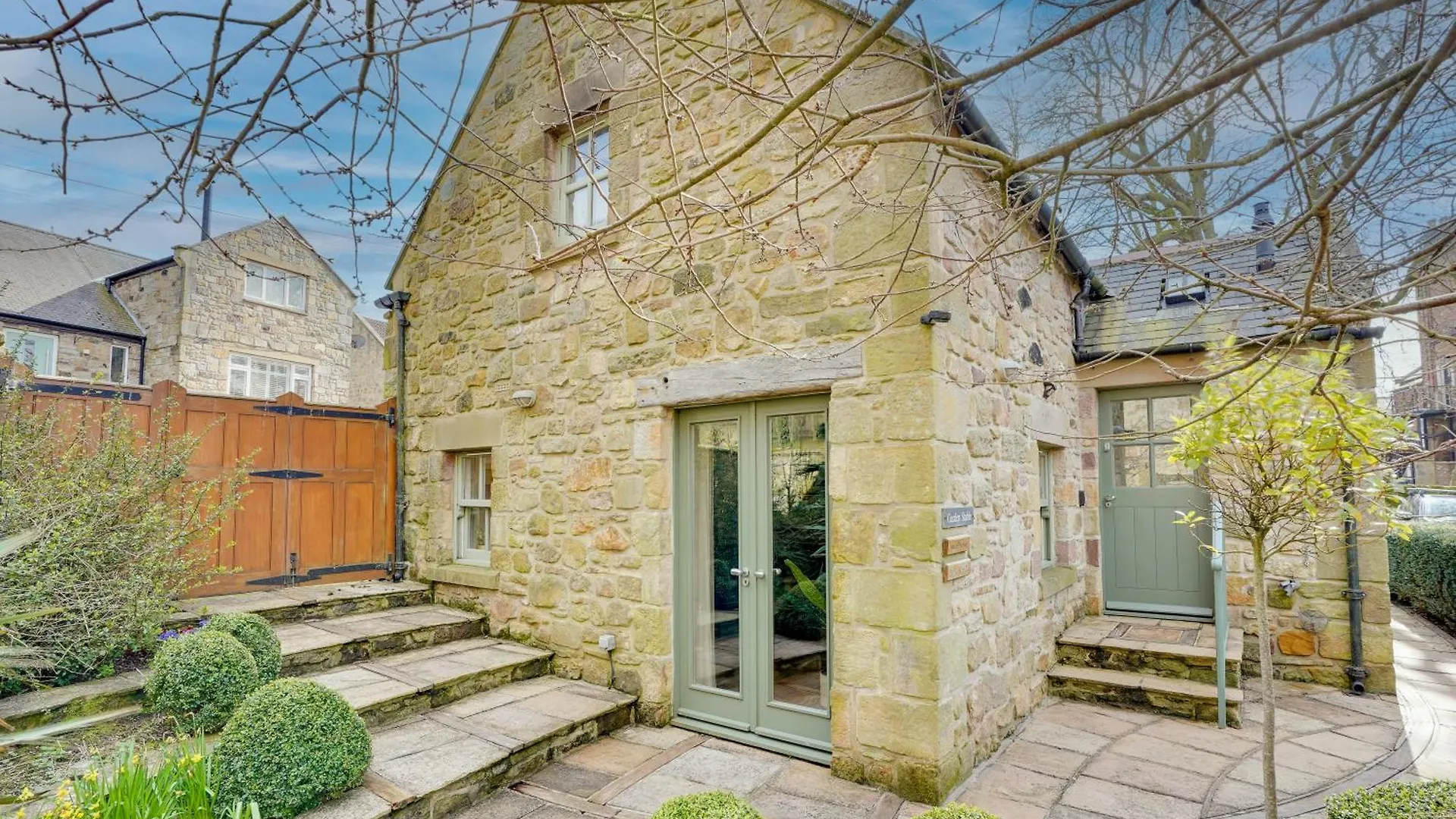 Where to Stay Near Northumberland Fusiliers Museum: 4 Budget Picks