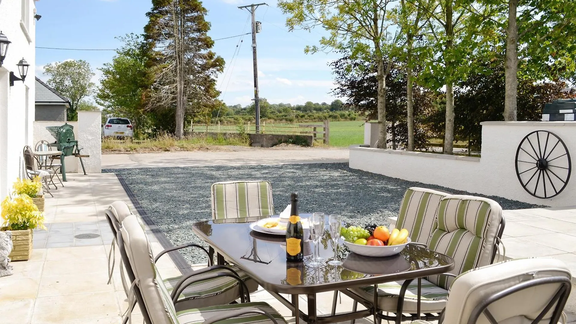 Staying in England: 15 Cottages.com Holiday Homes Compared