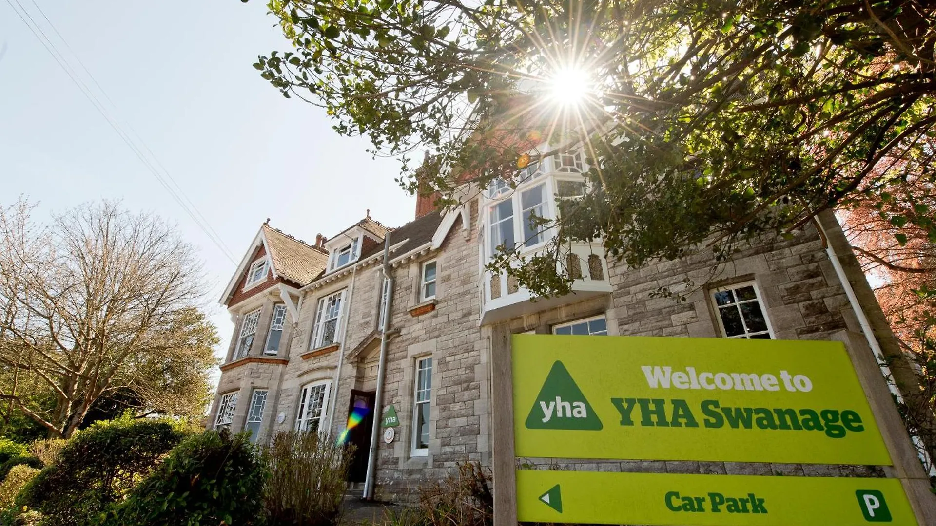 Staying in the UK: 15 Hostels Compared for Every Region