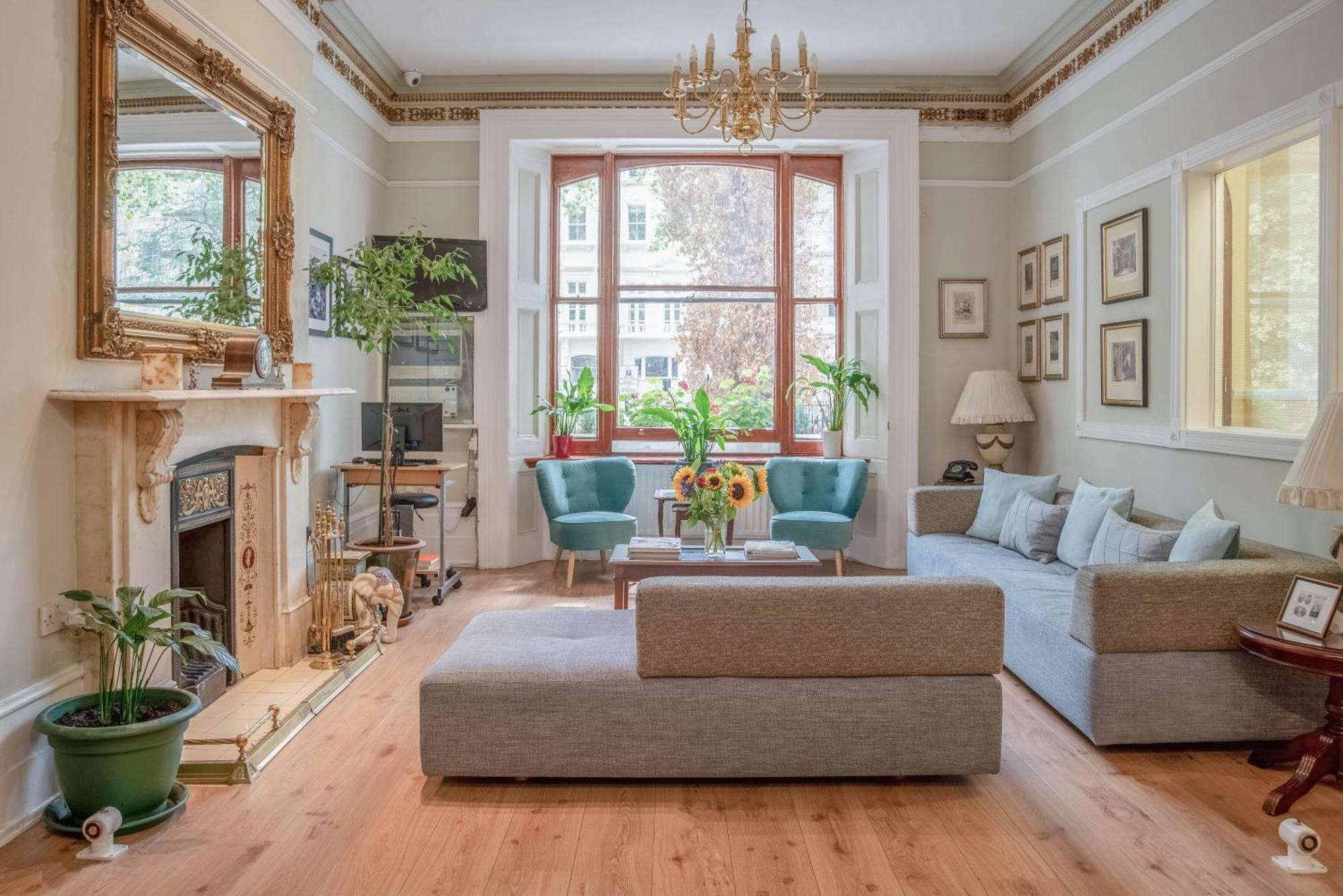 15 Family-Friendly Hotels in Hyde Park That Deliver