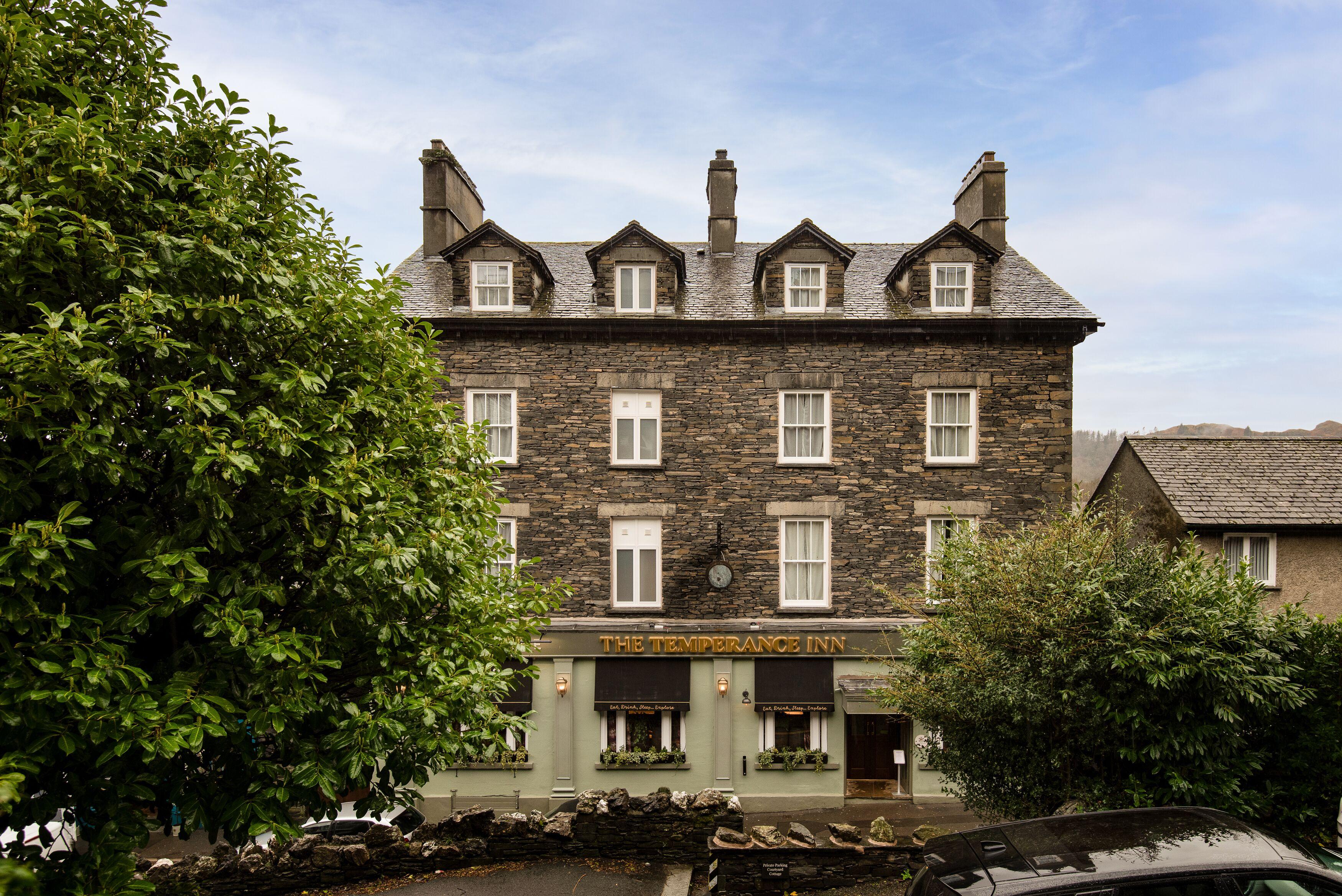 14 Central Hotels Near Stagshaw Garden That Deliver