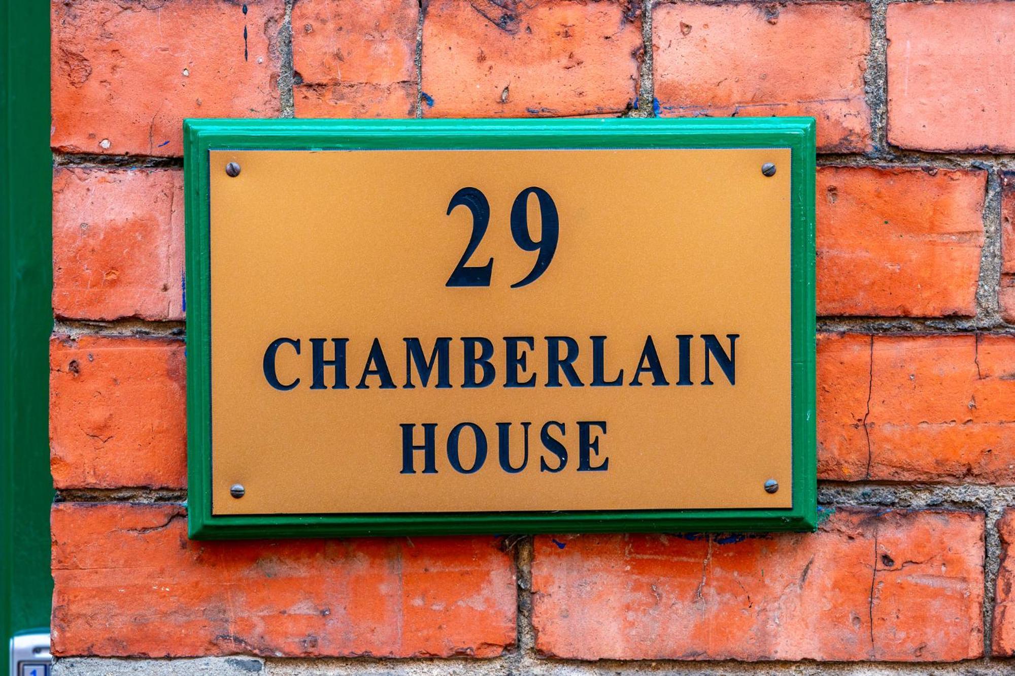 10 Central Hotels Near St. Columbs Park That Deliver