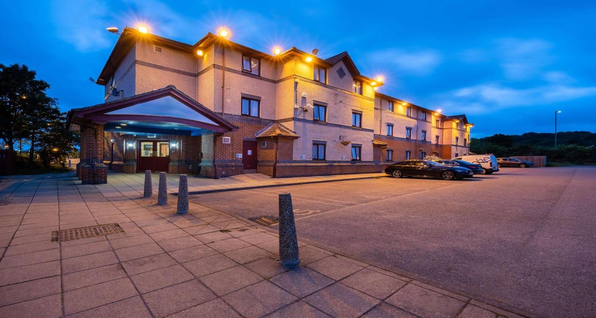 Staying In England: 14 Family Hotels Compared