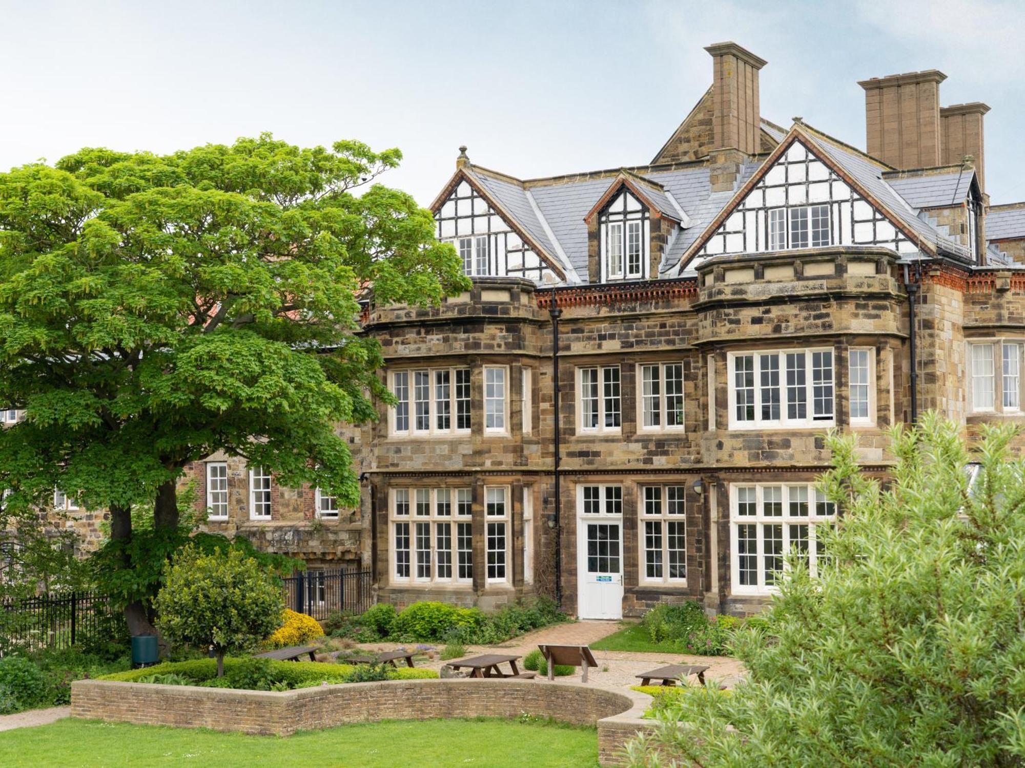 15 Central Whitby Stays Close to The Whitby Wizard