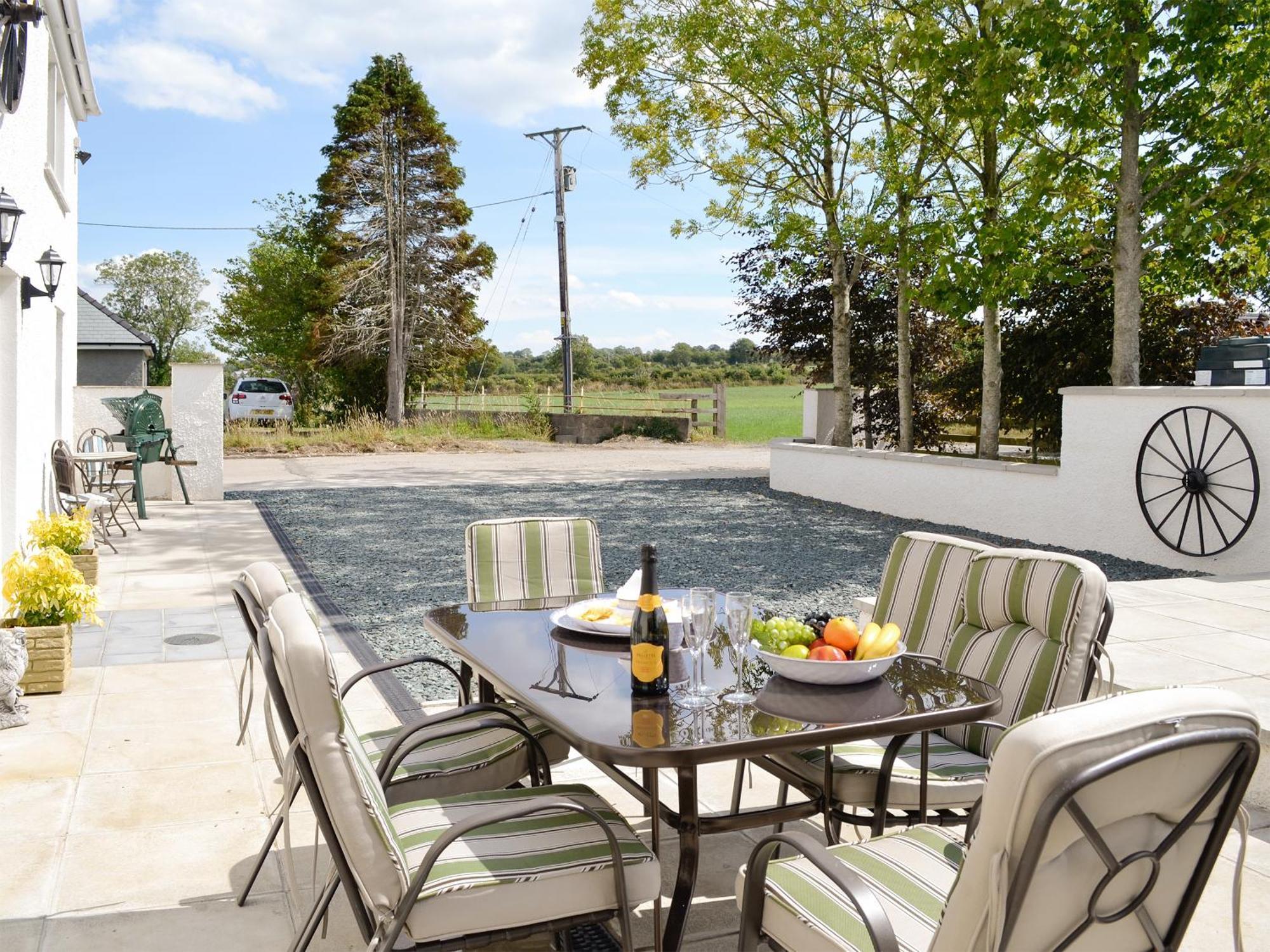 Staying in England: 15 Cottages.com Holiday Homes Compared