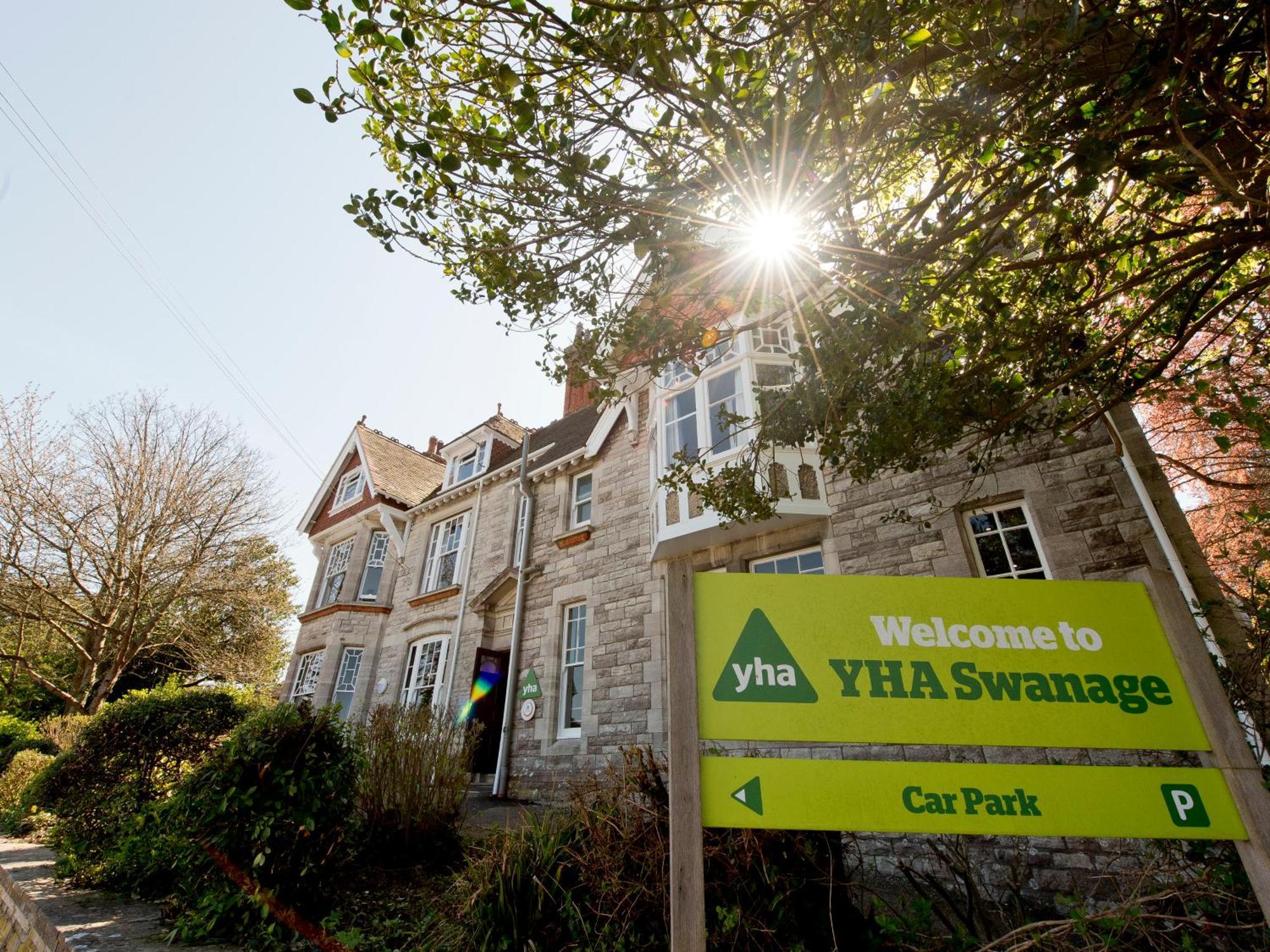 Staying in the UK: 15 Hostels Compared for Every Region