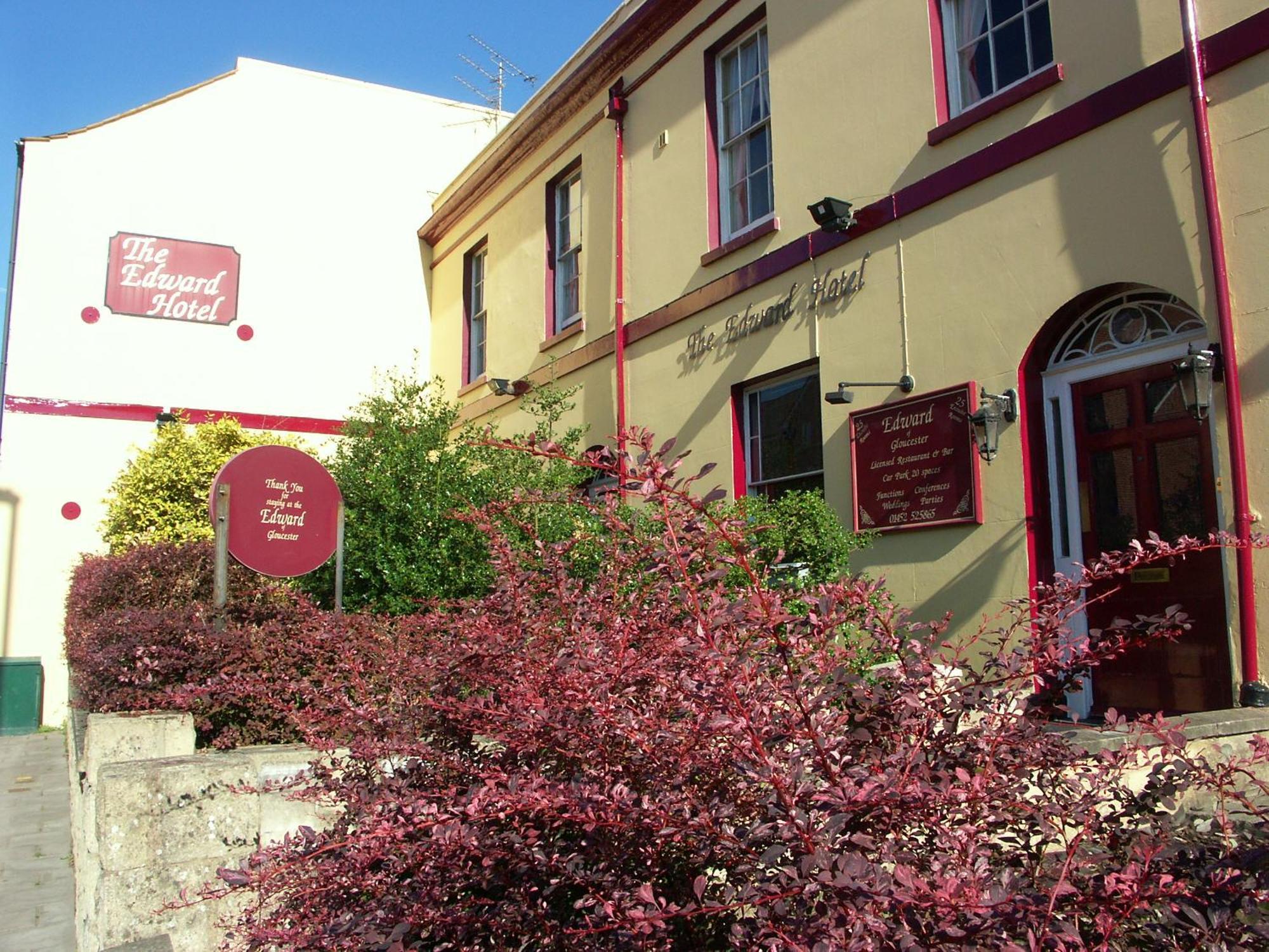 Staying in Gloucestershire: 5 Staff-Rated Hotels Compared
