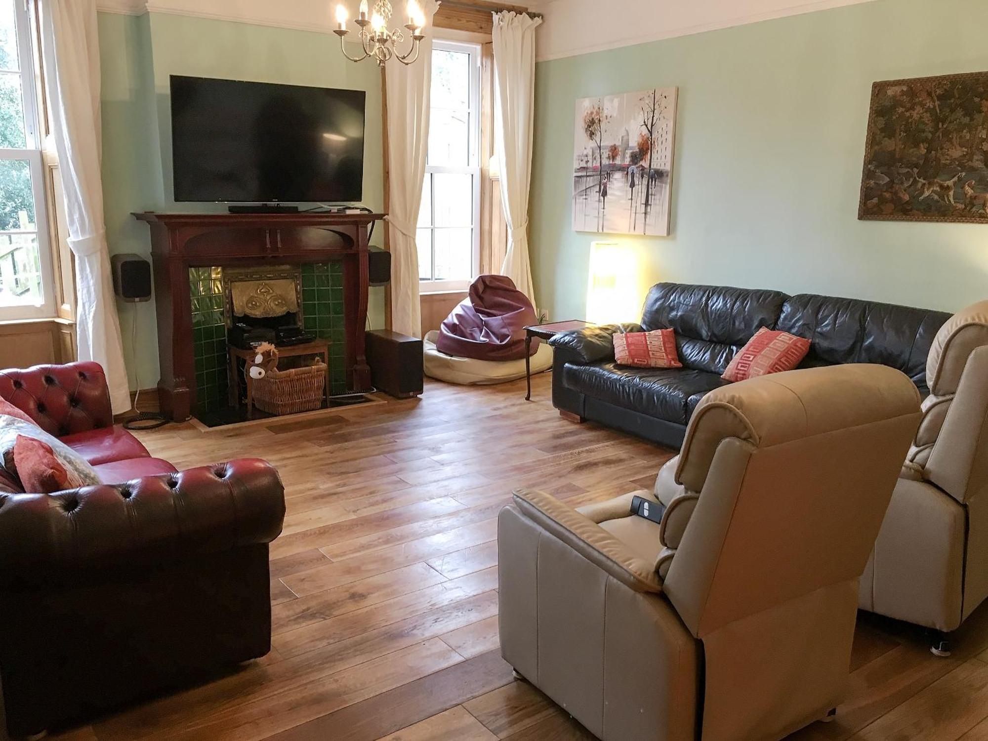Staying in the UK: 14 Villa Hotels Compared Before You Book